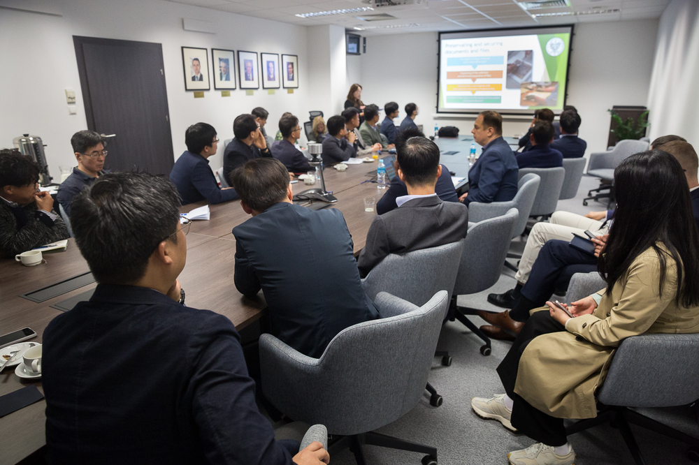 Przedstawiciele instytucji państwowych z Korei Południowej z wizytą w Instytucie Pamięci Narodowej – 20 września 2022. Fot. Sławek Kasper (IPN)