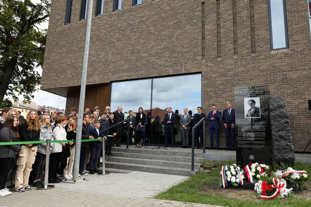 Uroczyste odsłonięcie tablicy upamiętniającej Wincentynę Teskową – Bydgoszcz, 21 września 2022. Fot. Mikołaj Bujak (IPN)