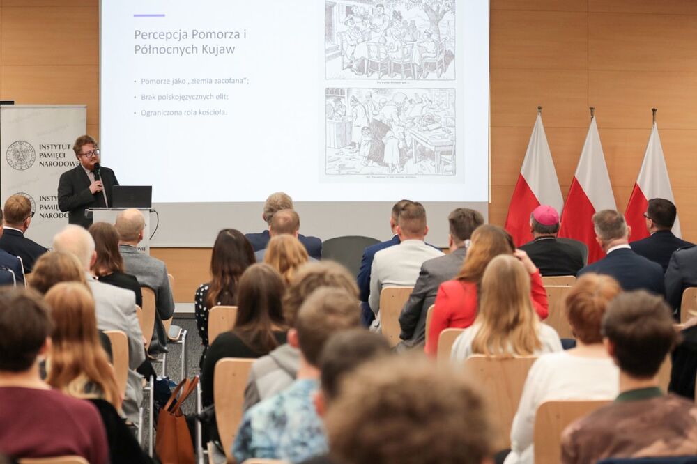 Uroczyste odsłonięcie tablicy upamiętniającej Wincentynę Teskową – Bydgoszcz, 21 września 2022. Fot. Mikołaj Bujak (IPN)