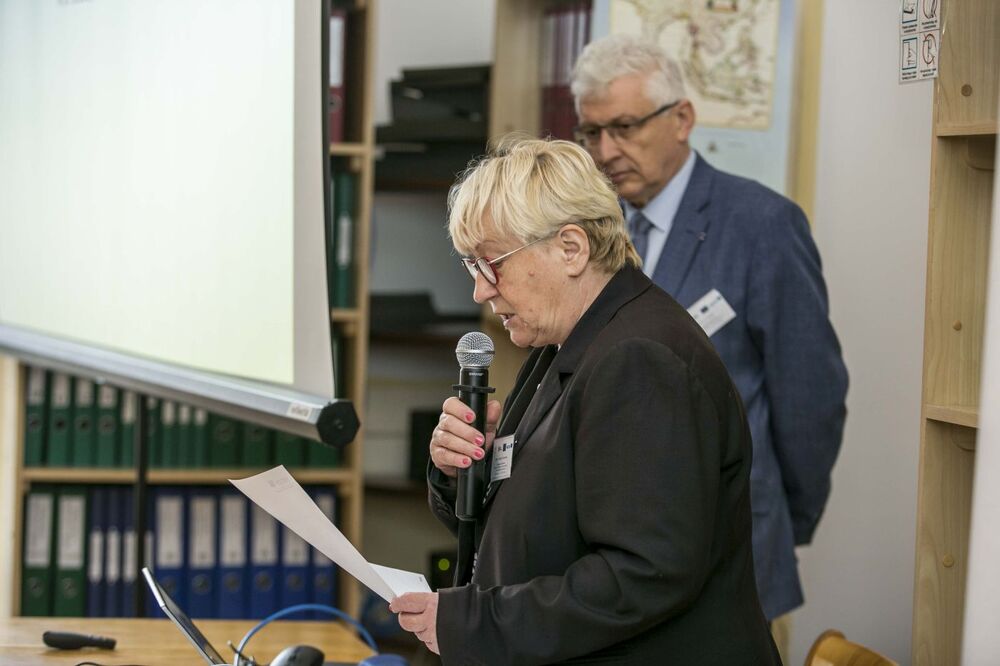 VI Ogólnopolska Konferencja Archiwistów i Historyków „Educare necesse est… – „My wśród obcych, obcy wśród nas – od średniowiecza do końca XX w.”.Prof. Alicja Kulecka, Wydział Historii Uniwersytetu Warszawskiego – Warszawa, 21 września 2022. Fot. Katarzyna Adamów (AIPN)