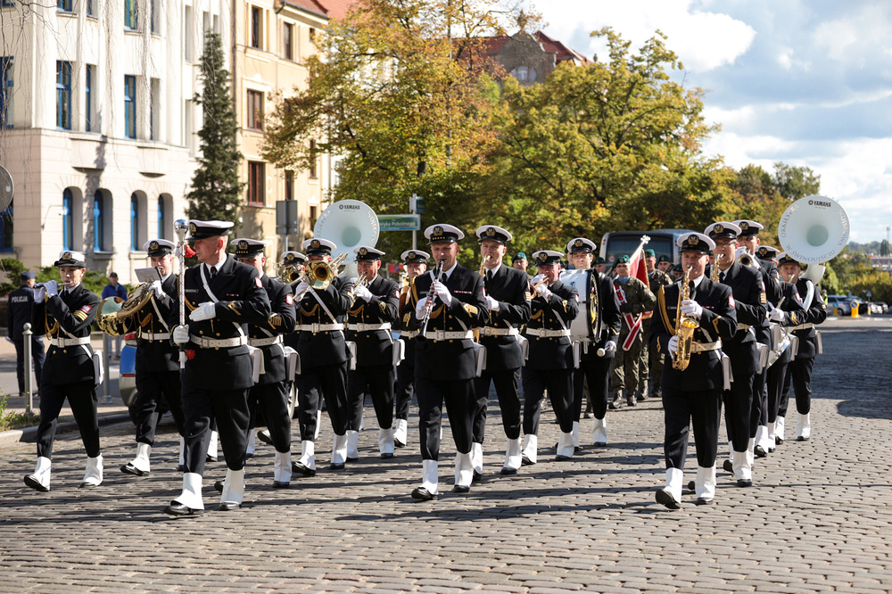 Uroczystość odsłonięcia tablicy upamiętniającej oficerów Oddziału II Sztabu Głównego Wojska Polskiego – Szczecin, 22 września 2022. Fot. Mikołaj Bujak (IPN)