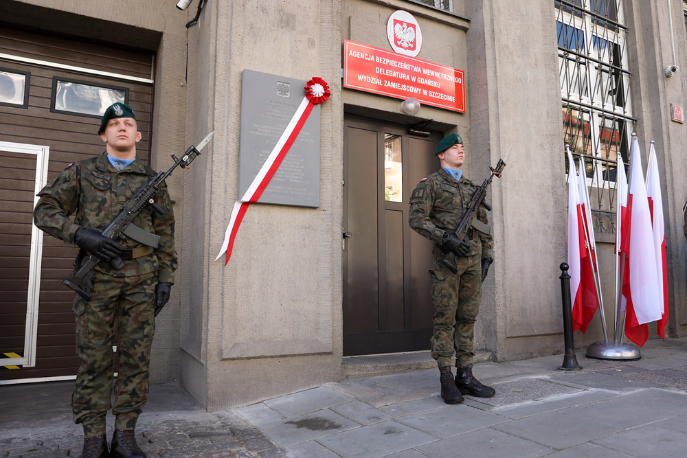 Uroczystość odsłonięcia tablicy upamiętniającej oficerów Oddziału II Sztabu Głównego Wojska Polskiego – Szczecin, 22 września 2022. Fot. Mikołaj Bujak (IPN)