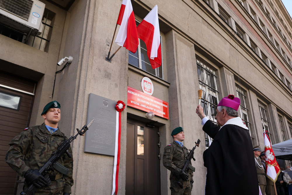 Uroczystość odsłonięcia tablicy upamiętniającej oficerów Oddziału II Sztabu Głównego Wojska Polskiego – Szczecin, 22 września 2022. Fot. Mikołaj Bujak (IPN)