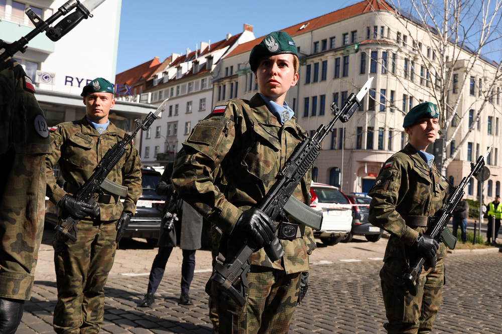 Uroczystość odsłonięcia tablicy upamiętniającej oficerów Oddziału II Sztabu Głównego Wojska Polskiego – Szczecin, 22 września 2022. Fot. Mikołaj Bujak (IPN)