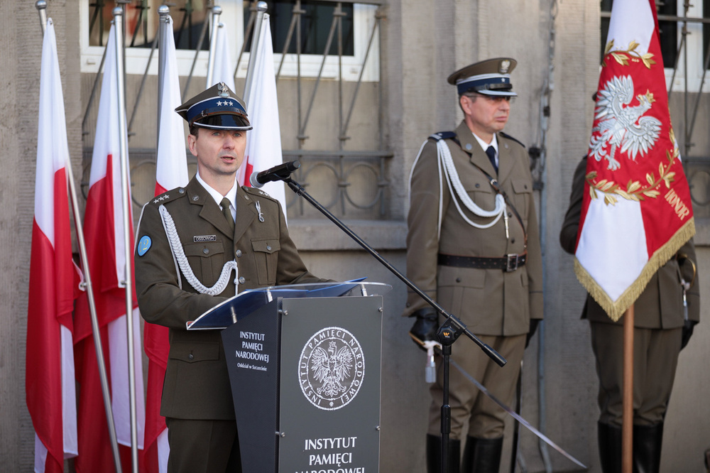 Uroczystość odsłonięcia tablicy upamiętniającej oficerów Oddziału II Sztabu Głównego Wojska Polskiego – Szczecin, 22 września 2022. Fot. Mikołaj Bujak (IPN)