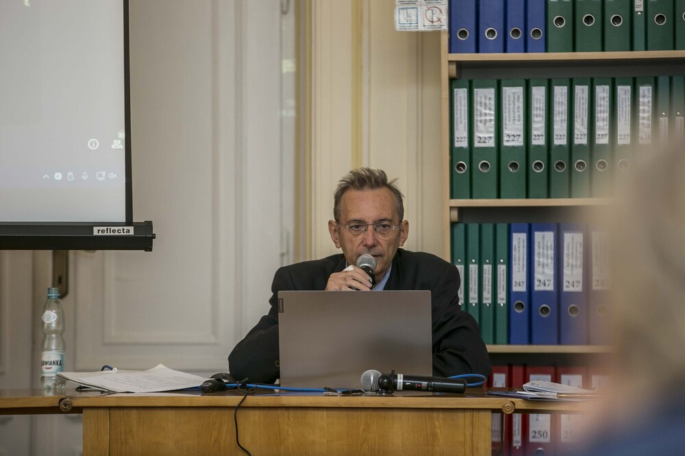 VI Ogólnopolska Konferencja Archiwistów i Historyków „Educare necesse est… – „My wśród obcych, obcy wśród nas – od średniowiecza do końca XX w.”. Paweł Tomasik (AIPN) – Warszawa, 21 września 2022. Fot. Katarzyna Adamów (AIPN)