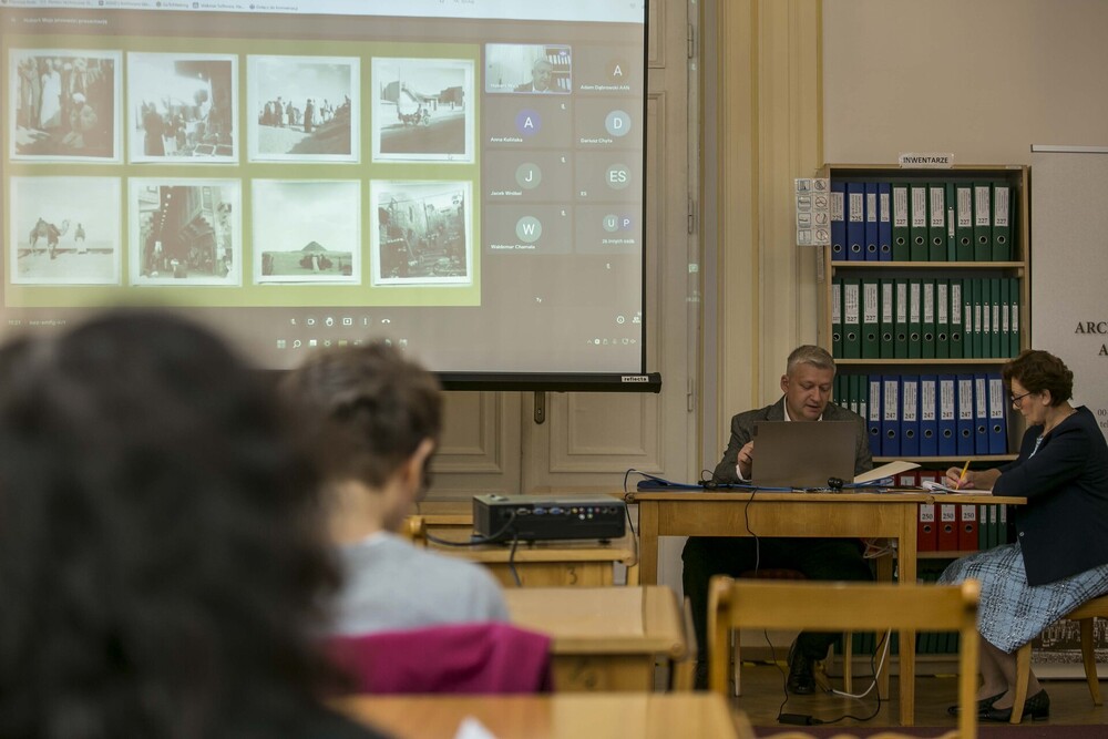 VI Ogólnopolska Konferencja Archiwistów i Historyków „Educare necesse est… – „My wśród obcych, obcy wśród nas – od średniowiecza do końca XX w.”. Tomasz Stempowski (AIPN) – Warszawa, 21 września 2022. Fot. Katarzyna Adamów (AIPN)