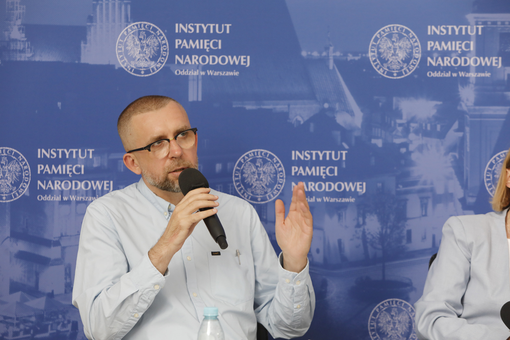 Interdyscyplinarna dyskusja o albumie „Ukradzione dzieciństwo. Red. Rafał Dudkiewicz. Fot. Piotr Życieński (IPN)