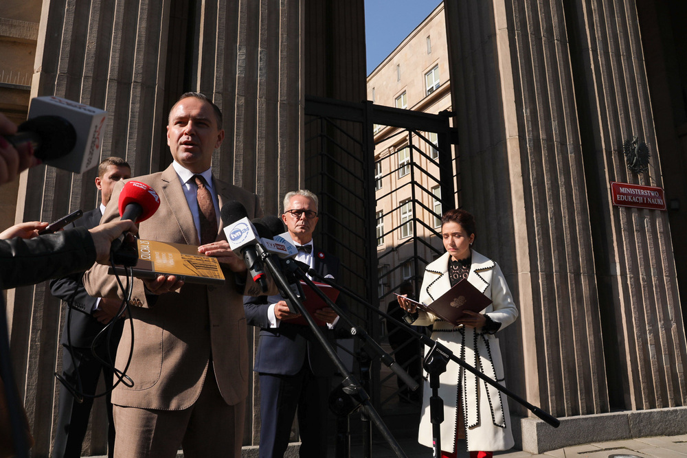 Konferencja prasowa przed budynkiem MEiN oraz promocja książki „Szucha 25. Pierwsze ministerstwo wolnej Polski” – Warszawa, 26 września 2022. Fot. Mikołaj Bujak (IPN)