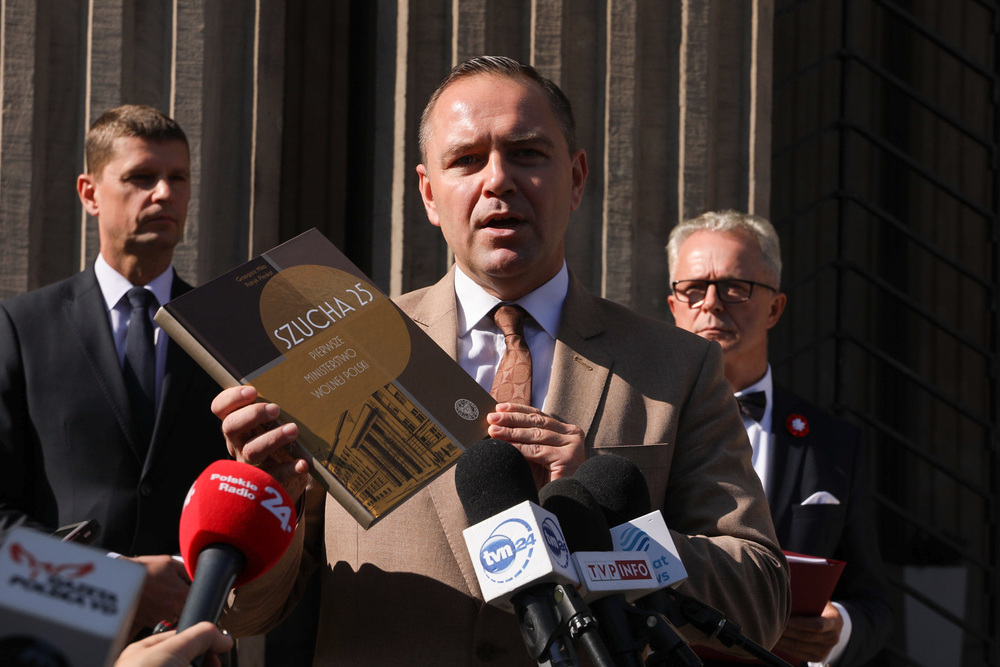 Dr Karol Nawrocki prezentujący album „Szucha 25. Pierwsze ministerstwo wolnej Polski” – Warszawa, 26 września 2022. Fot. Mikołaj Bujak (IPN)