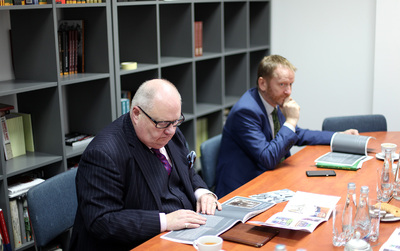 Sir Eric Pickles i Christopher Thompson z Ambasady Brytyjskiej w Warszawie (fot. Marcin Jurkiewicz)