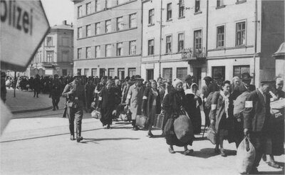 Deportacja Żydów z getta, ul. Lwowska, marzec 1943 (fot. Domena publiczna)