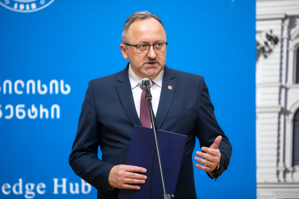 Dr hab. Karol Polejowski, wiceprezes IPN, podczas otwarcia wystawy IPN „Szlaki Nadziei. Odyseja Wolności” – Tbilisi, 3 października 2022. Fot. Sławek Kasper (IPN)