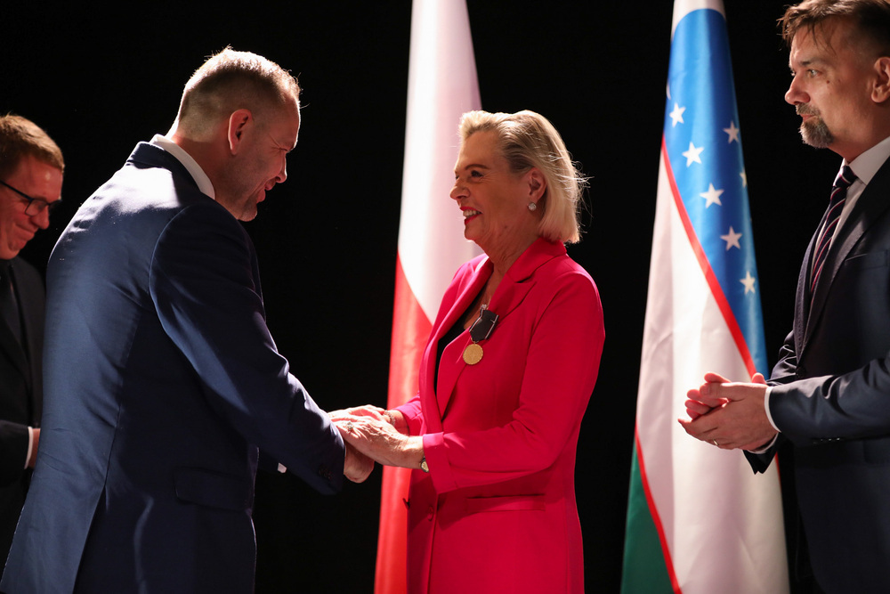 Wręczenie odznaczeń w teatrze Ilkhom w Taszkencie – 4 października 2022. Fot. Mikołaj Bujak (IPN)