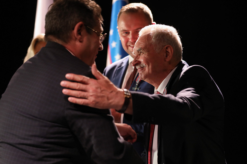 Wręczenie odznaczeń w teatrze Ilkhom w Taszkencie – 4 października 2022. Fot. Mikołaj Bujak (IPN)