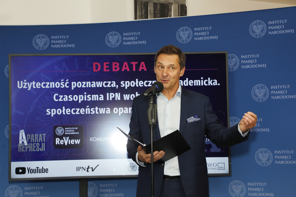 Krzysztof Ziemiec, moderator dyskusji. Debata poświęcona periodykom naukowym wydawanym przez IPN – Warszawa, 5 października 2022. Fot. Piotr Życieński (IPN)