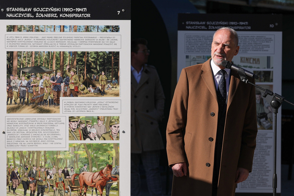 Antoni Macierewicz, marszałek senior Sejmu RP IX kadencji – Piotrków Trybunalski, 10 października 2022. Fot. Mikołaj Bujak (IPN)