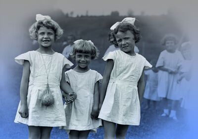 Dzieci. Podczas zabawy 1933 (źródło: NAC)