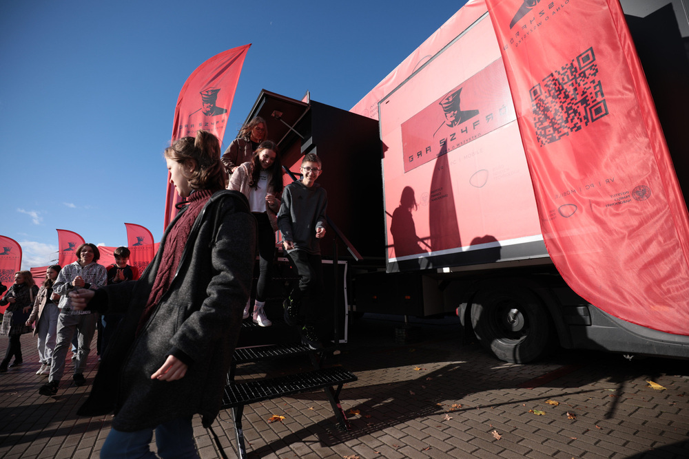 Wystawa mobilna „Gra Szyfrów” w Gietrzwałdzie – 19 października 2022. Fot. Mikołaj Bujak (IPN)