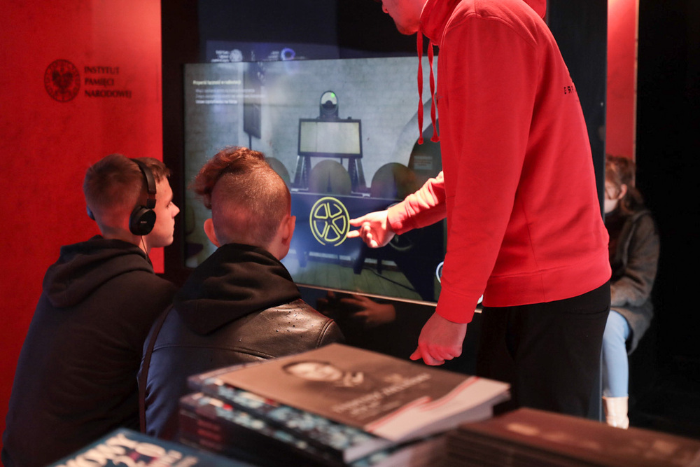 Wystawa mobilna „Gra Szyfrów” w Gietrzwałdzie – 19 października 2022. Fot. Mikołaj Bujak (IPN)