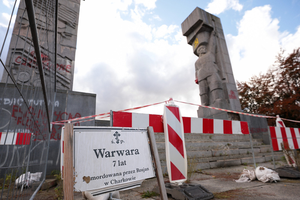 Briefing prezesa IPN w sprawie dekomunizacji Pomnika Wyzwolenia Ziemi Warmińskiej i Mazurskiej – Olsztyn, 19 października 2022. Fot. Mikołaj Bujak (IPN)