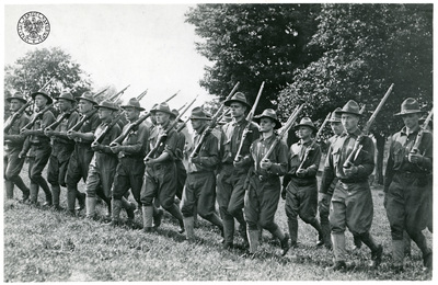 Członkowie Sokolstwa podczas ćwiczeń wojskowych, lata I wojny światowej (fot. z zasobu IPN)