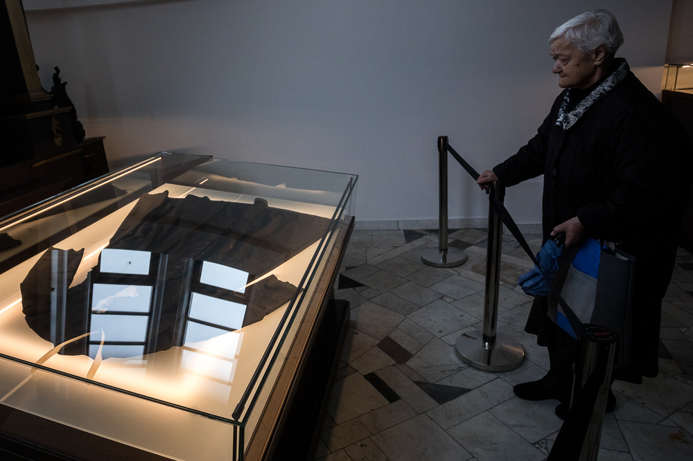 Sutanna ks. Jerzego Popiełuszki, w której odbył swoją ostatnią drogę – Warszawa, 19 października 2022. Fot. Sławek Kasper (IPN)