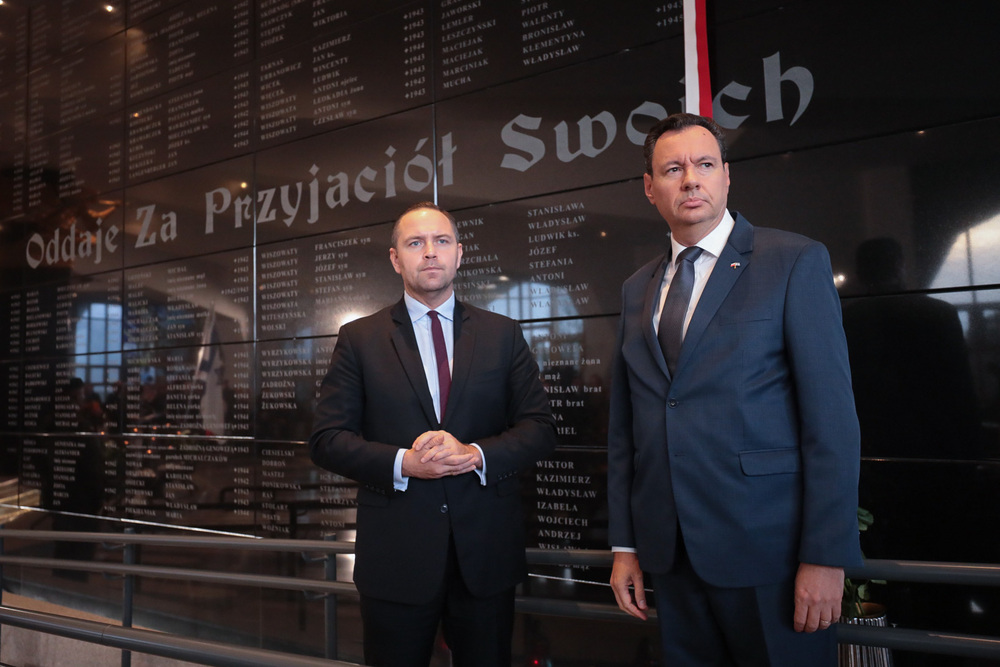 Dr Karol Nawrocki, prezes Instytutu Pamięci Narodowej i dr Jacov Livne, ambasador Izraela. Fot. Mikołaj Bujak (IPN)