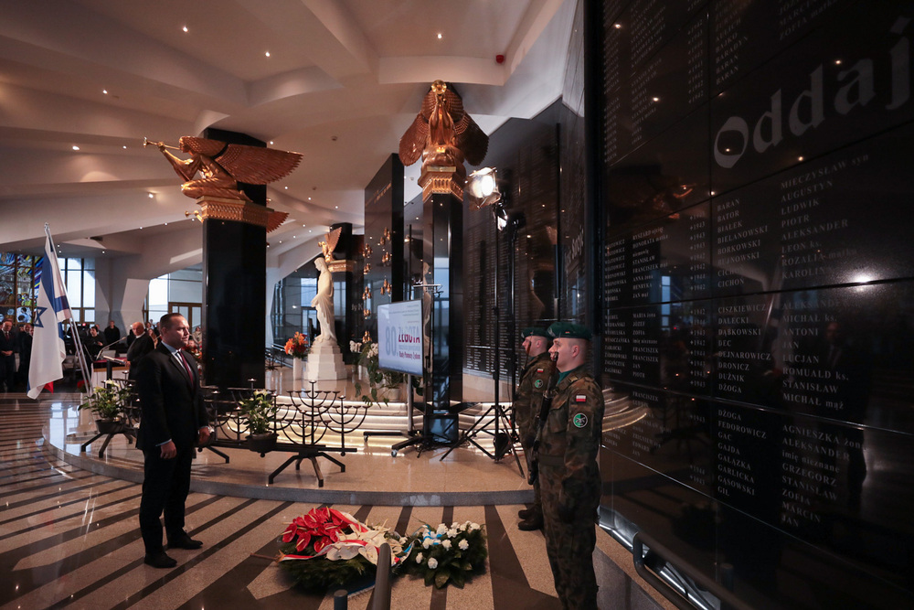 Dr Karol Nawrocki oddaje hołd 1200 Polakom zamordowanym przez Niemców za pomoc Żydom. Fot. Mikołaj Bujak (IPN)