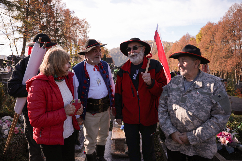 Odsłonięcie tablicy w miejscu przyszłego cmentarza wojennego żołnierzy NSZ – Kamesznica, 26 października 2022. Fot. Mikołaj Bujak (IPN)