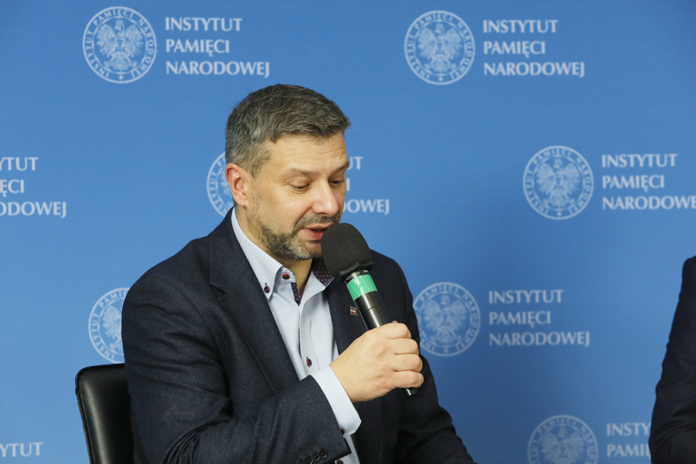 Dr hab. Filip Musiał. Dyskusja „Od realizmu politycznego do ucieczki… Próby jawnej opozycji w Polsce pojałtańskiej” z cyklu „Między mitem a rzeczywistością – najważniejsze wydarzenia XX wieku” – 26 października 2022. Fot. Piotr Życieński (IPN)