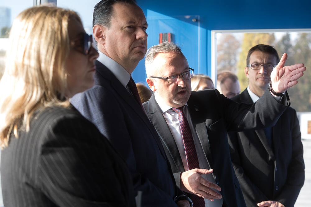 Wystawę multimedialną IPN „Patrioci. Żołnierze. Żydzi” zwiedził Yacov Livne, ambasador Izraela w Polsce – Warszawa, 28 października 2022. Fot. Sławek Kasper (IPN)