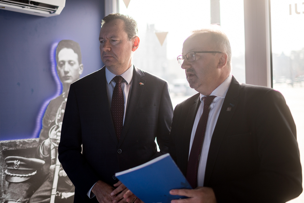 Yacov Livne, ambasador Izraela w Polsce (L) i Karol Polejowski, wiceprezes IPN (P) – Warszawa, 28 października 2022. Fot. Sławek Kasper (IPN)