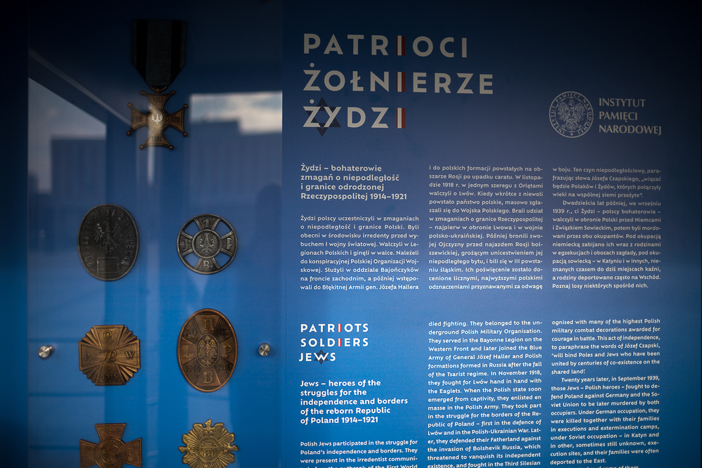 Wystawę multimedialną IPN „Patrioci. Żołnierze. Żydzi” zwiedził Yacov Livne, ambasador Izraela w Polsce – Warszawa, 28 października 2022. Fot. Sławek Kasper (IPN)