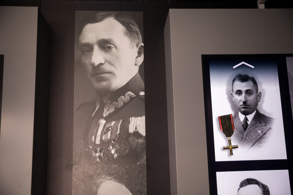 Wystawę multimedialną IPN „Patrioci. Żołnierze. Żydzi” zwiedził Yacov Livne, ambasador Izraela w Polsce – Warszawa, 28 października 2022. Fot. Sławek Kasper (IPN)