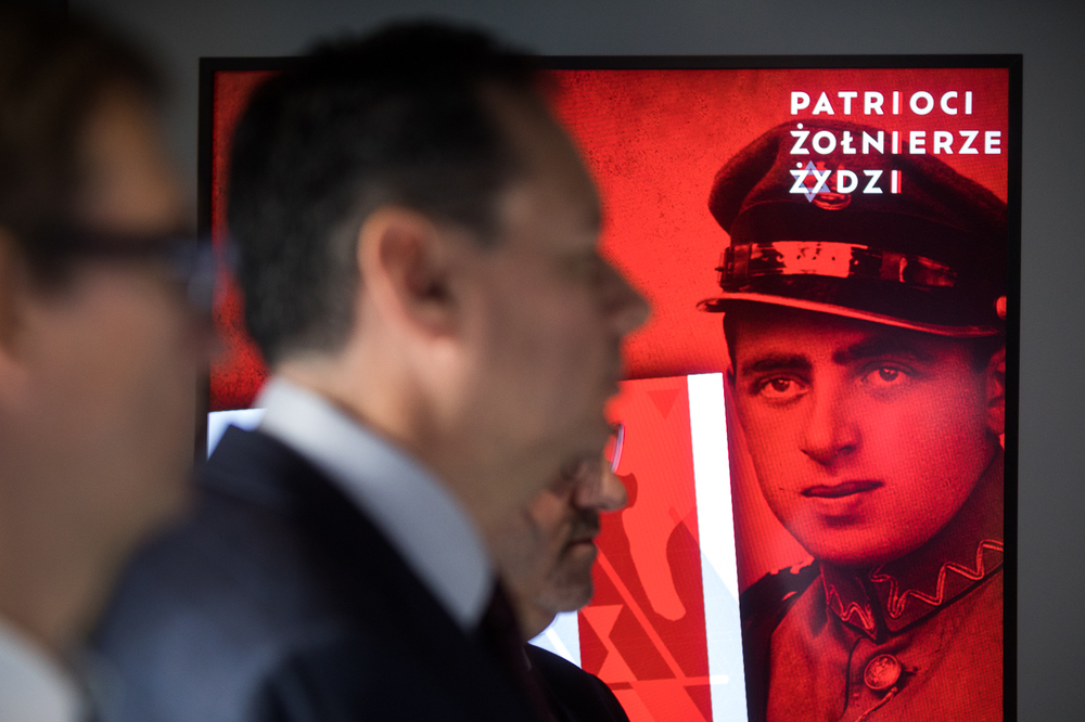Wystawę multimedialną IPN „Patrioci. Żołnierze. Żydzi” zwiedził Yacov Livne, ambasador Izraela w Polsce – Warszawa, 28 października 2022. Fot. Sławek Kasper (IPN)
