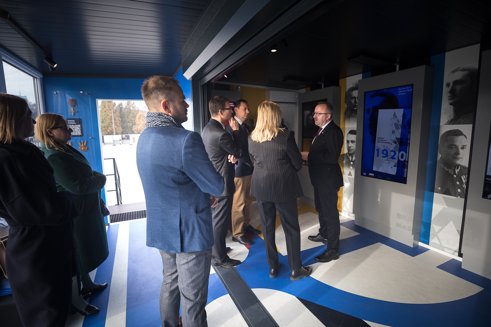 Wystawę multimedialną IPN „Patrioci. Żołnierze. Żydzi” zwiedził Yacov Livne, ambasador Izraela w Polsce – Warszawa, 28 października 2022. Fot. Sławek Kasper (IPN)