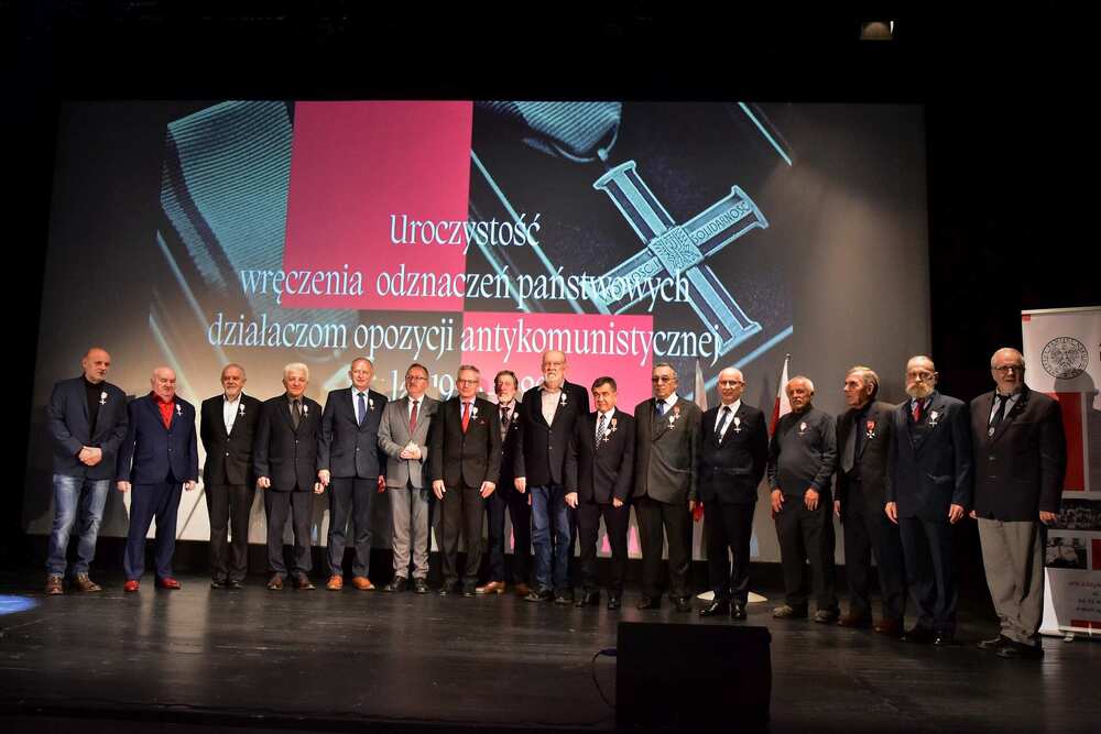 Uroczystość wręczenia odznaczeń państwowych działaczom opozycji antykomunistycznej z lat 1956-1989. Złocieniecki Dom Kultury – 3 listopada 2022. Fot. Marcin Manowski (IPN)