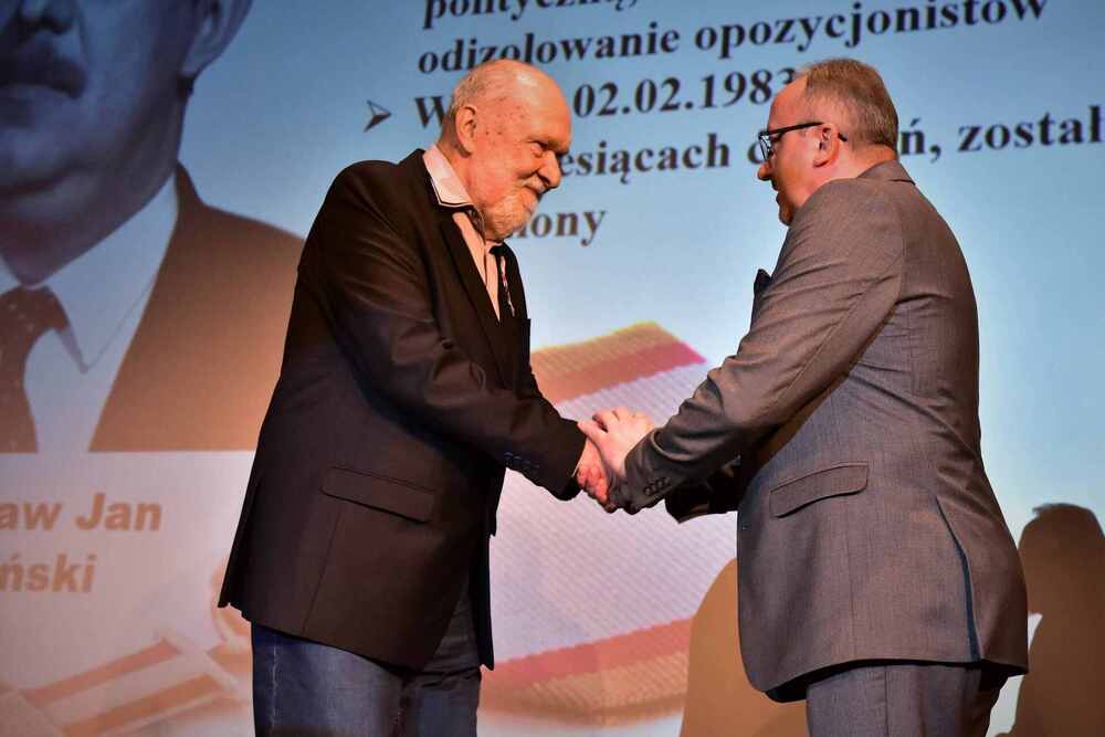 Uroczystość wręczenia odznaczeń państwowych działaczom opozycji antykomunistycznej z lat 1956-1989. Złocieniecki Dom Kultury – 3 listopada 2022. Fot. Marcin Manowski (IPN)