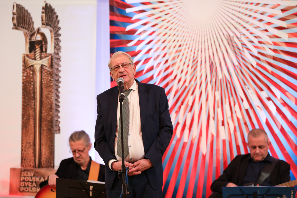 Prof. Wojciech Roszkowski. Gala wręczenia nagród „Żeby Polska była Polską” Fundacji Jana Pietrzaka – Warszawa, 6 listopada 2022. Fot. Mikołaj Bujak (IPN)