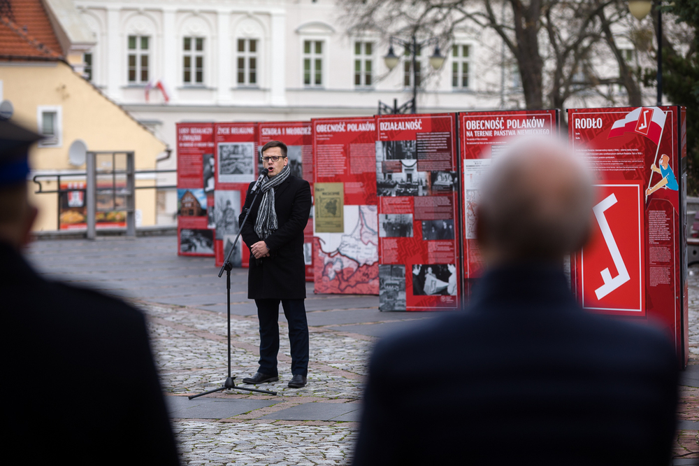 Dr Paweł Warot, dyrektor Oddziału IPN w Gdańsku. Wernisaż wystawy „»Jesteśmy Polakami«. Związek Polaków w Niemczech” – Kwidzyn, 10 listopada 2022 . Fot. Sławek Kasper IPN)