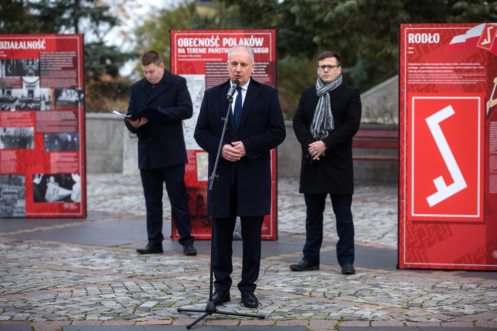 Wojewoda pomorski Dariusz Drelich. Wernisaż wystawy „»Jesteśmy Polakami«. Związek Polaków w Niemczech” – Kwidzyn, 10 listopada 2022 . Fot. Sławek Kasper IPN)
