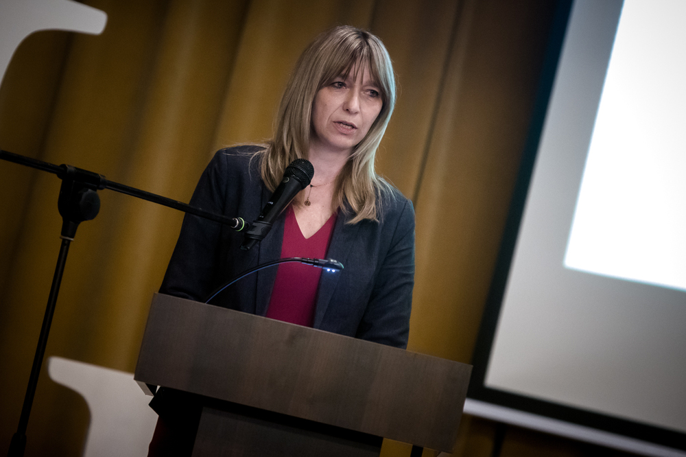 Joanna Poźniak, dyrektor Liceum Ogólnokształcącego im. dr Władysława Gębika w Kwidzynie, podczas sesji popularnonaukowej – 10 listopada 2022. Fot. Sławek Kasper (IPN)