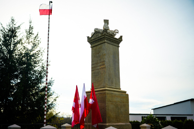 Pomnik upamiętniający gen. Jana Henryka Dąbrowskiego – po remoncie