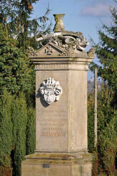 Pomnik upamiętniający gen. Jana Henryka Dąbrowskiego – przed remontem