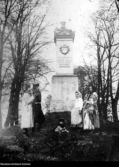 Pomnik upamiętniający gen. Jana Henryka Dąbrowskiego – fot. NAC