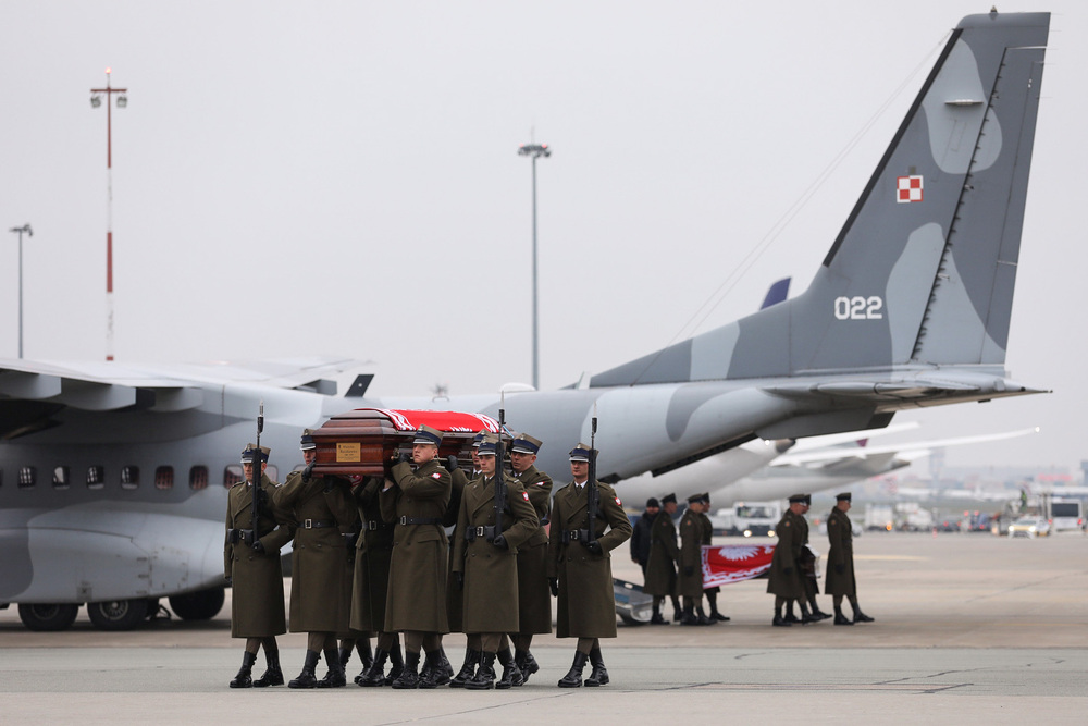 Powitanie prezydentów RP na uchodźstwie na Okęciu – Warszawa, 12 listopada 2022. Fot. Mikołaj Bujak (IPN)