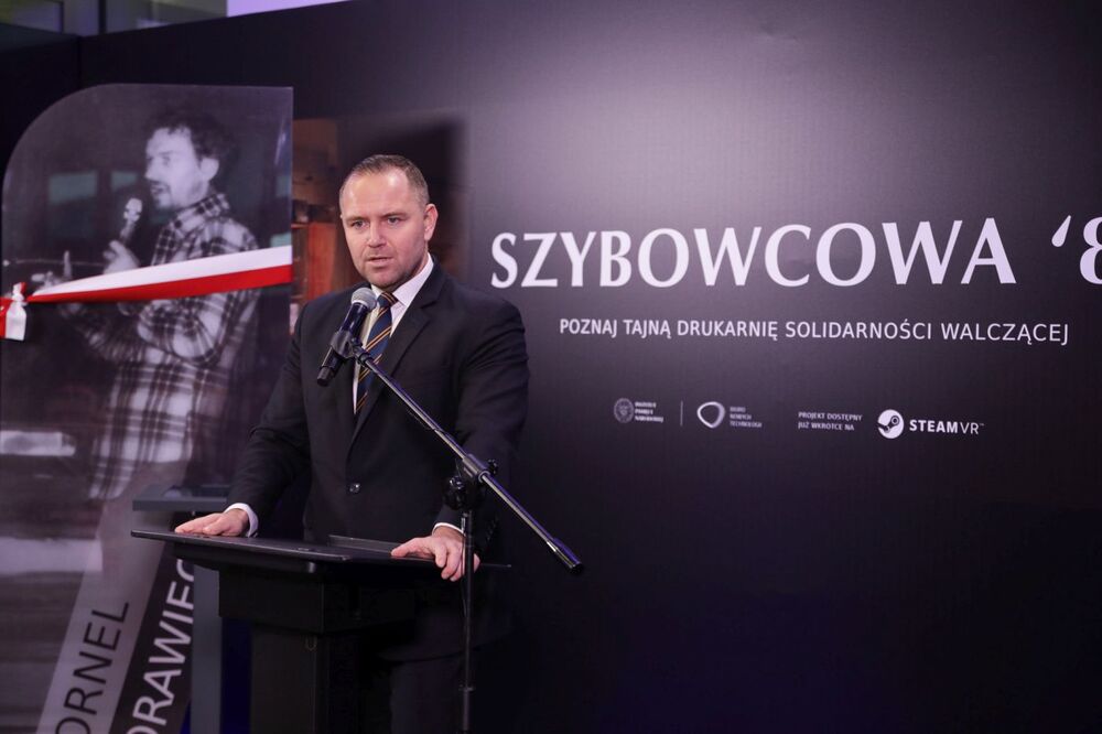 Prezes IPN dr Karol Nawrocki podczas uroczystości nadania imienia Kornela Morawieckiego „Przystankowi Historia” we Wrocławiu – 14 listopada 2022. Fot. Mikołaj Bujak (IPN)