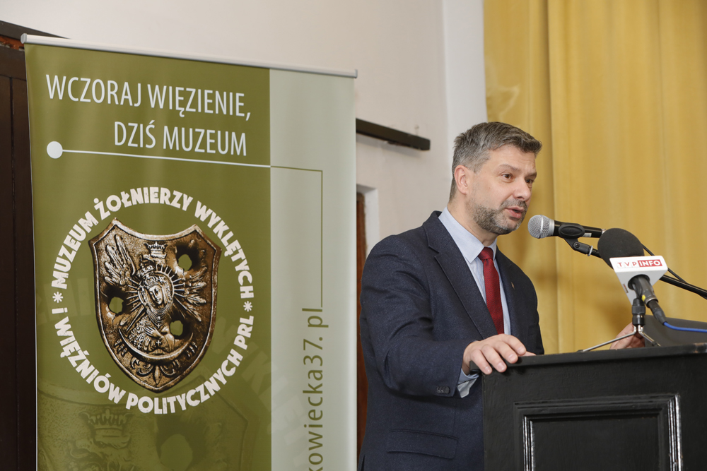 Dr hab. Filip Musiał. Inauguracja VI mazowieckiej edycji projektu edukacyjnego IPN „Łączka i inne miejsca poszukiwań” – Warszawa, 15 listopada 2022. Fot. Piotr Życieński (IPN)