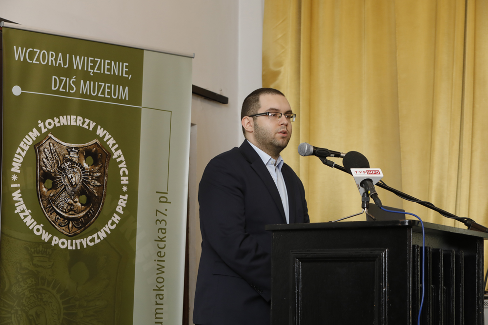 Piotr Mazurek, sekretarz stanu w Kancelarii Prezesa Rady Ministrów. Inauguracja VI mazowieckiej edycji projektu edukacyjnego IPN „Łączka i inne miejsca poszukiwań” – Warszawa, 15 listopada 2022. Fot. Piotr Życieński (IPN)